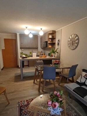 Interior - Lovely location with free parking on the premises. (Puerto Varas)