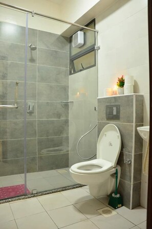 Appartement Deluxe, 2 chambres | Salle de bain