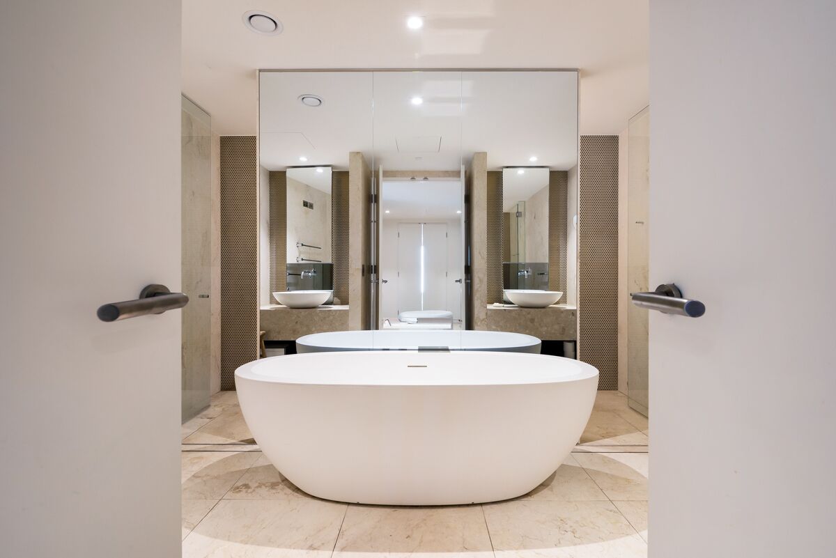 Great Bondi Penthouse with Amazing Views & Pool — image 10