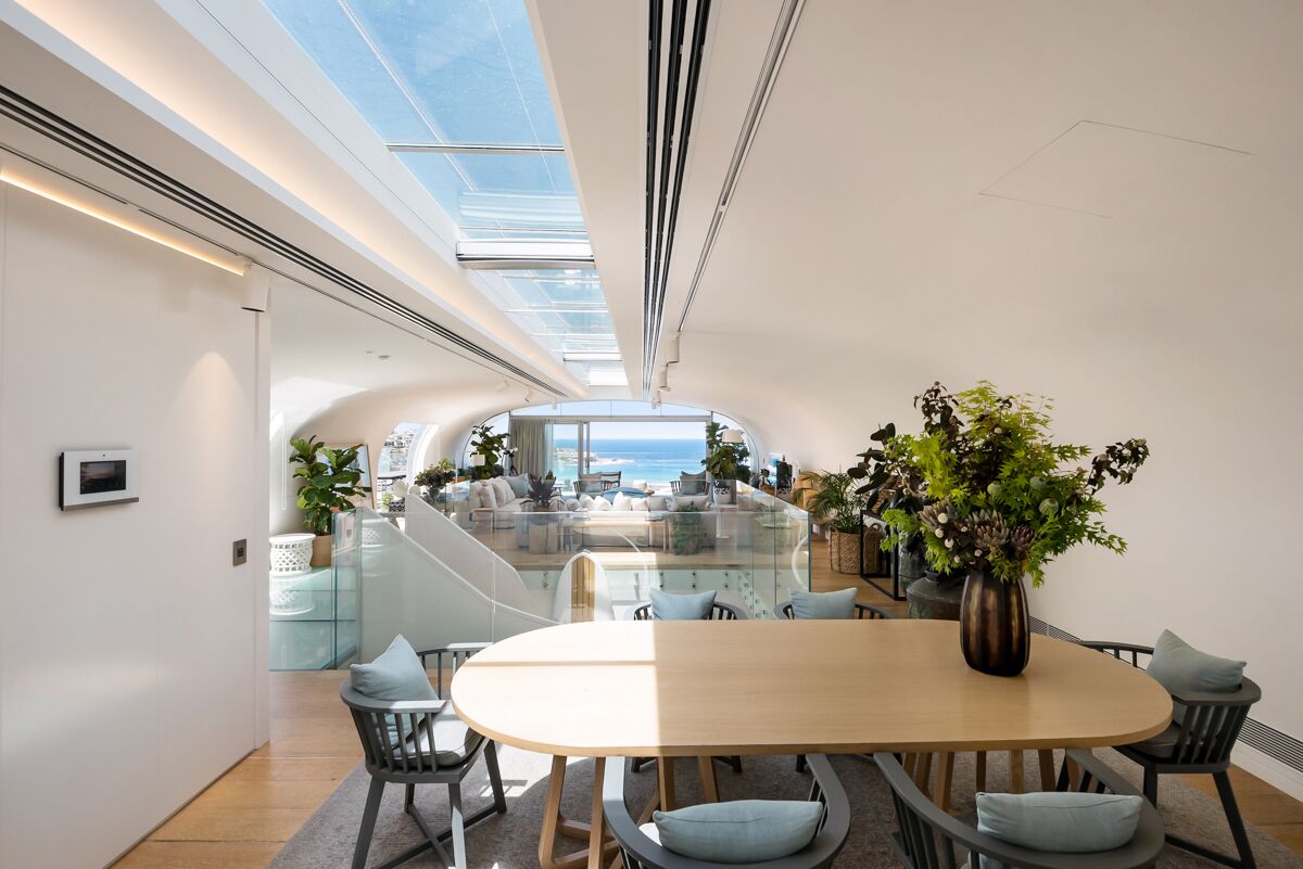 Great Bondi Penthouse with Amazing Views & Pool — image 2