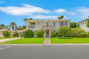 Exterior - Walk 2 festivals Pool Spa Estate Sized Yard (Indio)