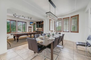 Dining - Walk 2 festivals Pool Spa Estate Sized Yard (Indio)