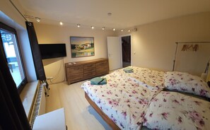 3 bedrooms, iron/ironing board, free WiFi, bed sheets - The little paradise "Fewo-Inge" - space for up to 6 people, ideal for families (Felde)