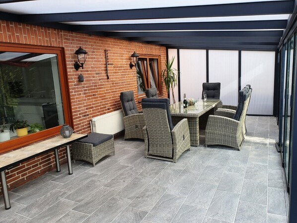 تناول الطعام بالخارج