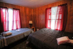 2 bedrooms, desk, free WiFi, bed sheets