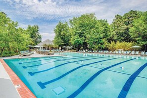 Indoor pool, a heated pool - Family Friendly Resort Condo - Great Outer Banks Location, Cozy, Lots Of Activities (Kitty Hawk)