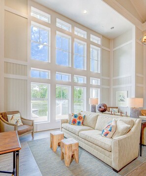 TV, fireplace, video games - Family Friendly Resort Condo - Great Outer Banks Location, Cozy, Lots Of Activities (Kitty Hawk)