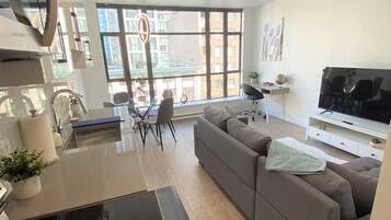 Smart TV, computer monitors