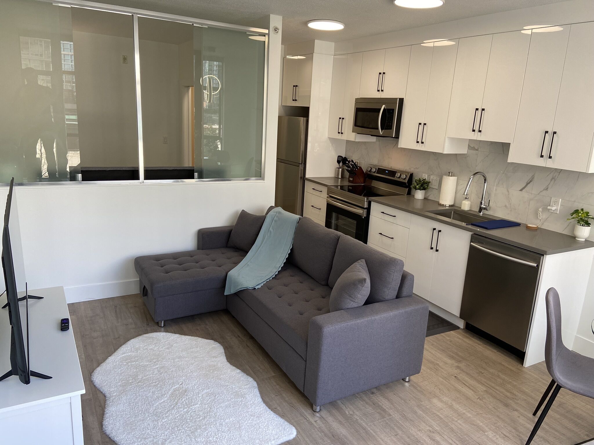 Smart TV, computer monitors