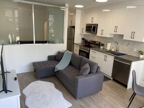 Smart TV, computer monitors