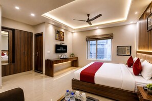 Egyptian cotton sheets, premium bedding, down duvets, Tempur-Pedic beds - Hotel Peridot Deluxe Delhi Airport (New Delhi)