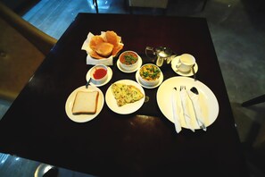 Daily buffet breakfast (INR 250 per person) - Hotel NS Delhi Airport (New Delhi)