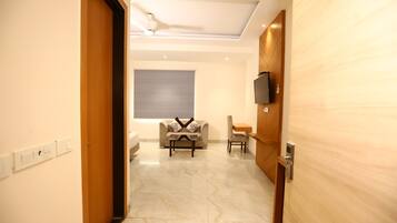 Superior Room with Window and City view | Egyptian cotton sheets, premium bedding, down comforters