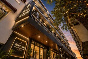 Front of property - Hotel Peridot Deluxe Delhi Airport (New Delhi)
