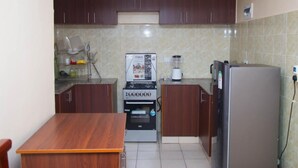 Private kitchen - Stay.Plus Athiriver Family Apartment (Athi River)