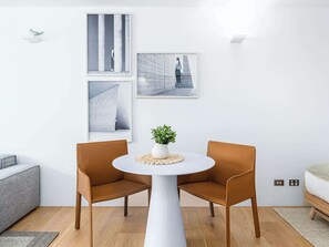 Dining - Studio 304 Bondi Beach with Ocean Views (Bondi Beach)
