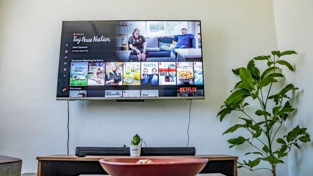 14-inch Smart TV with digital channels, TV - Stay.Plus Gilgil Private House (Gilgil)
