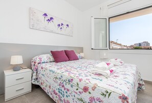 1 bedroom, iron/ironing board, free WiFi - 0014-BAHIA Apartment in front of the beach with wifi (Empuriabrava)