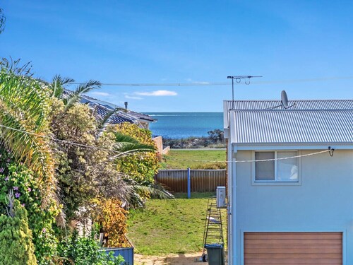 Giggles Beach House in Silver Sands