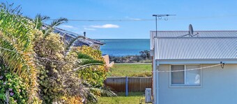 Giggles Beach House in Silver Sands