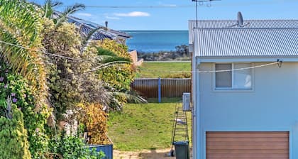 Giggles Beach House in Silver Sands