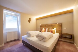 Travel cot, bed sheets