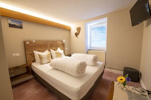 Travel cot, bed sheets