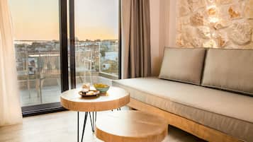 Deluxe Double or Twin Room | Living area | 32-inch Smart TV with satellite channels, TV