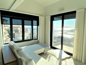 Apartamento presidencial | Sala de estar | Smart TV 32 polegadas com canais via satélite, TV