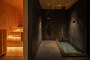 ボディ トリートメント、フェイシャル トリートメント、リフレクソロジー、2 室のトリートメントルーム、マッサージ