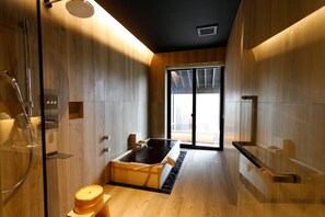 Quarto duplo executivo, para não fumantes (with Open Air bath) | Banheiro | Produtos de toalete grátis, secador de cabelo, roupões de banho, bidê