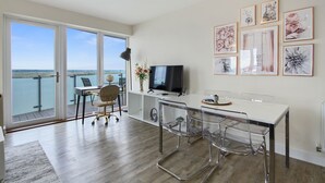 Dining - Pier Apartment 5 - Luxury Stay With Amazing View (Gillingham)