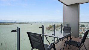 Balcony - Pier Apartment 5 - Luxury Stay With Amazing View (Gillingham)