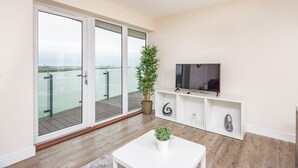 Living room - Pier Apartment 5 - Luxury Stay With Amazing View (Gillingham)