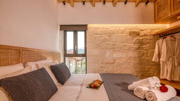 3 bedrooms, in-room safe, desk, iron/ironing board