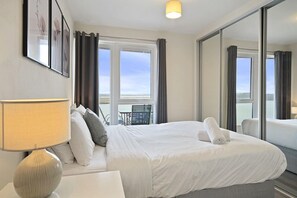 Appartement, plusieurs lits | 2 chambres, fer et planche à repasser, Wi-Fi gratuit, draps fournis