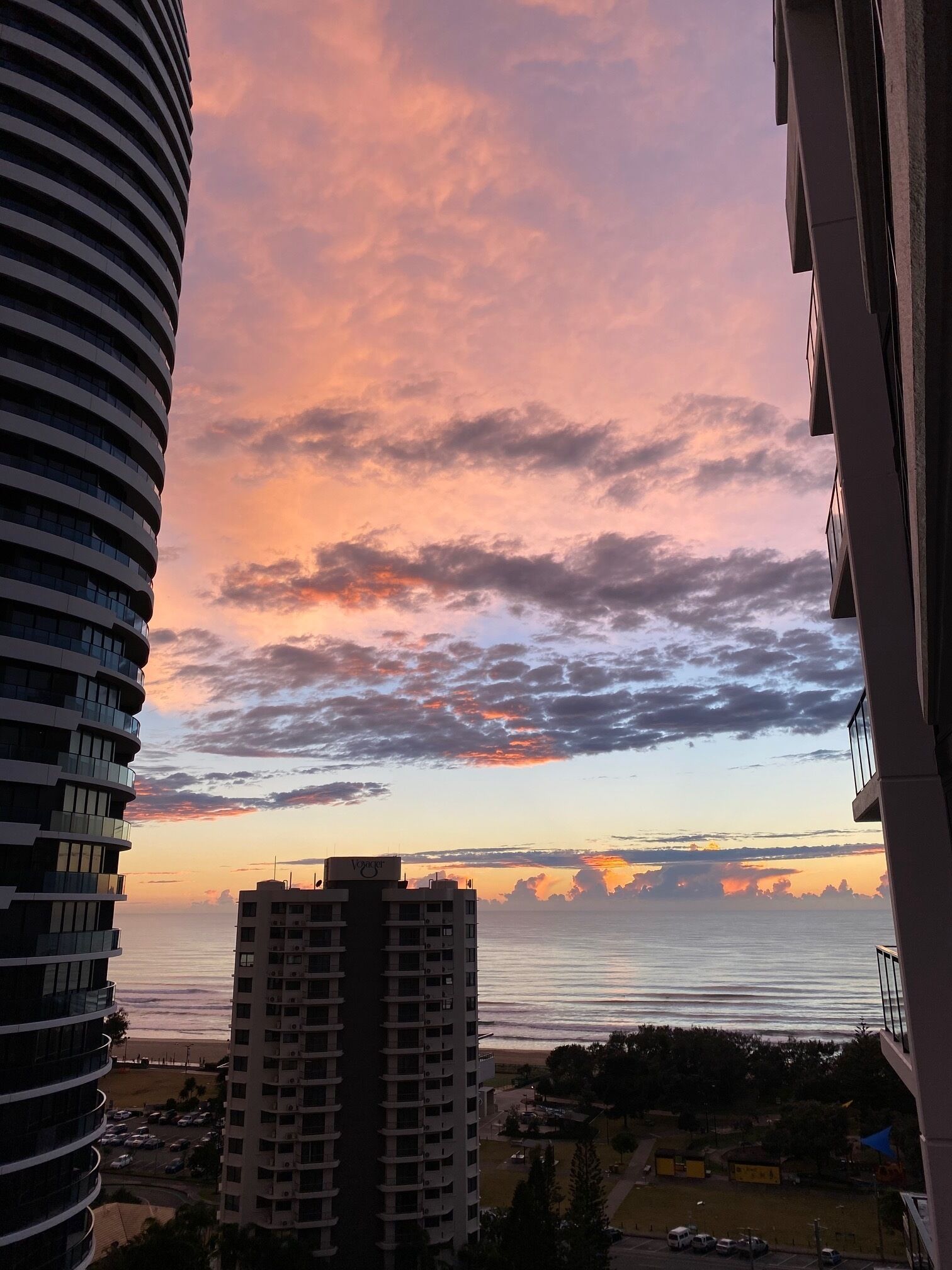 KoKo Luxary apartment in Broadbeach — image 14