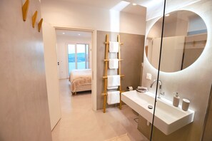 15 habitaciones, tabla de planchar con plancha y wifi gratis 