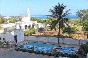 Outdoor pool - Stay.Plus Nyali Seaview Apartment (Mombasa)