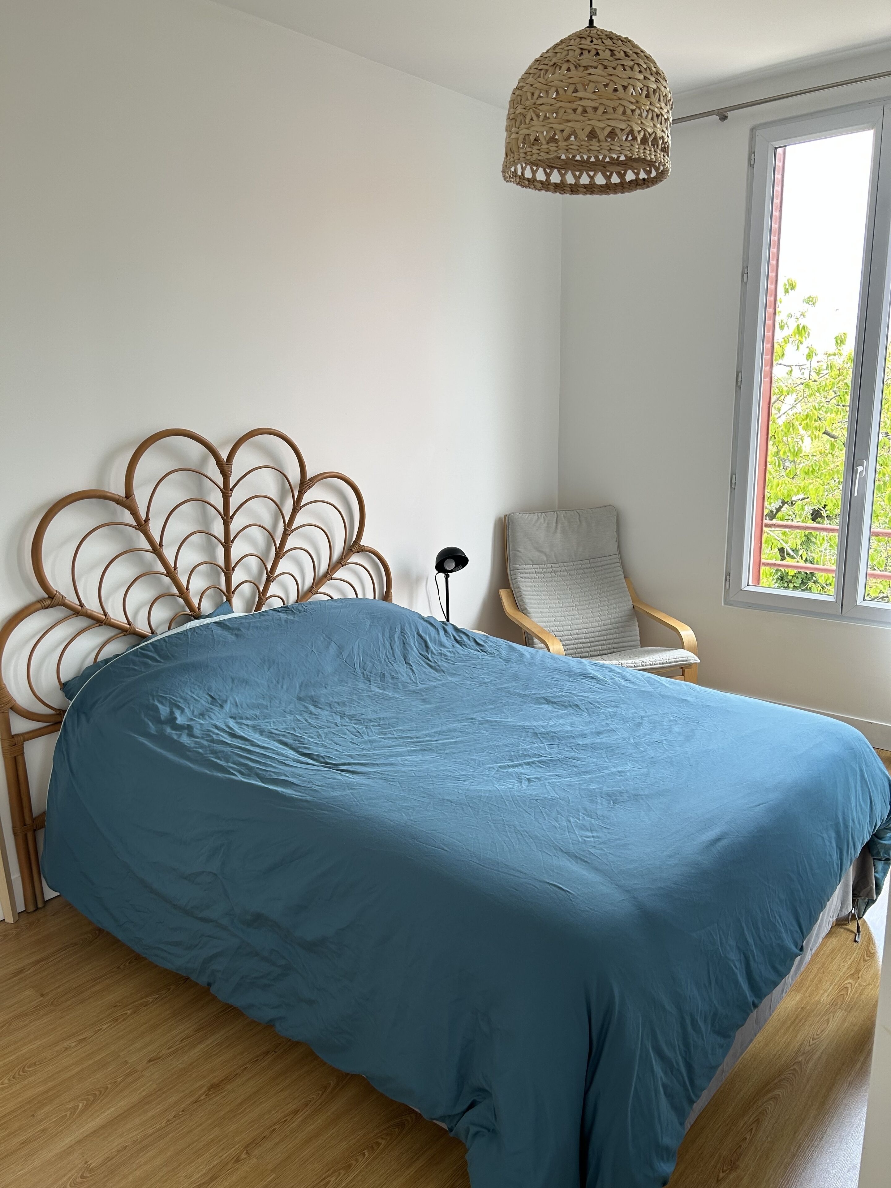 2 chambres, bureau, fer et planche à repasser, lit parapluie