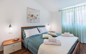 2 bedrooms, free WiFi, bed sheets - Awesome apartment in Pula with WiFi (Pula)