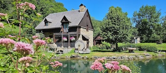 Maison au charme authentique Ă la montagne avec vue imprenable et grand parc