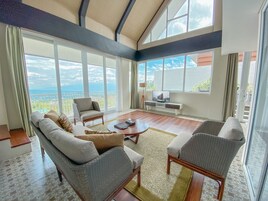 Executive Suite | Living area | 42-inch LCD TV with cable channels, TV