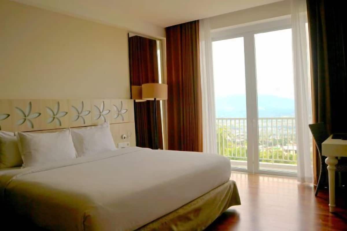 Tallelokero huoneessa, työpöytä