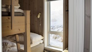 A wooden bunk bed room with a window overlooking a snowy landscape. - Awesome home in Rauland with kitchen (Rauland)
