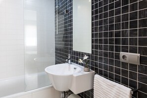 Baignoire, serviettes fournies
