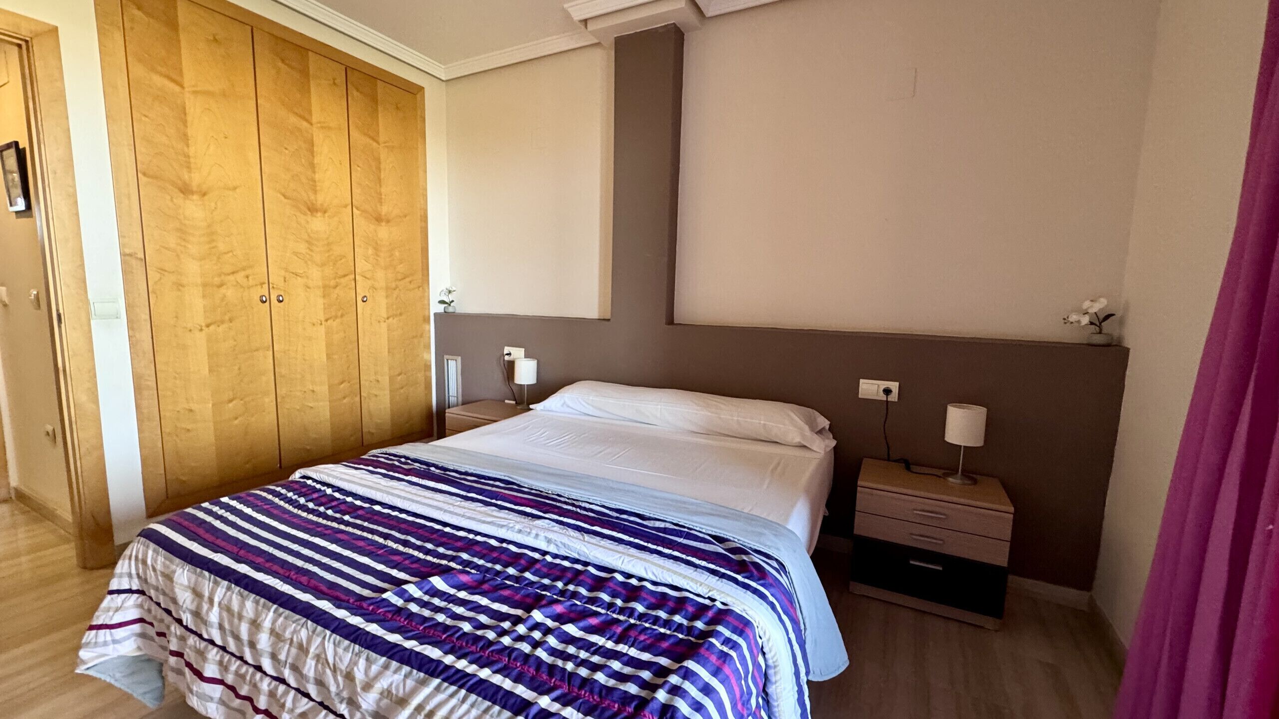 1 chambre, fer et planche à repasser, draps fournis