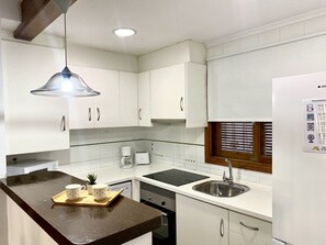 Fridge, microwave, stovetop, dishwasher