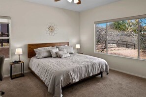 2 bedrooms, desk, iron/ironing board, free WiFi - Great Home Comm Pool & Hot Tub! Trailblazer S129 (Cottonwood)