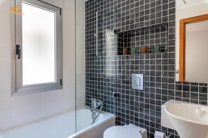 Bathtub, towels - BRAVOSOL 3200C RT-030 (Denia)